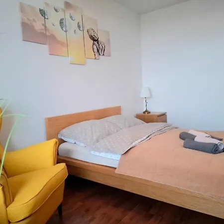 Lägenhet A Zen Getaway With Garage Parking Bratislava