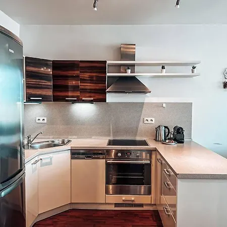 A Zen Getaway With Garage Parking Lejlighed Bratislava