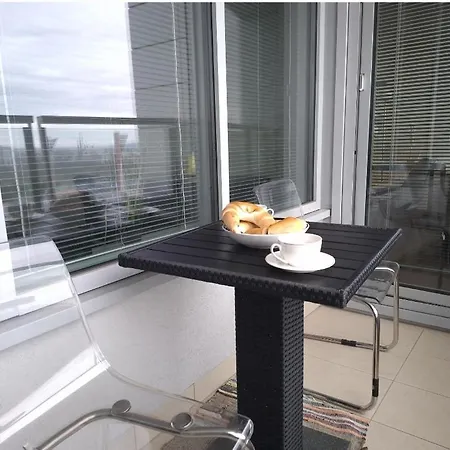 A Zen Getaway With Garage Parking Apartamento Bratislava