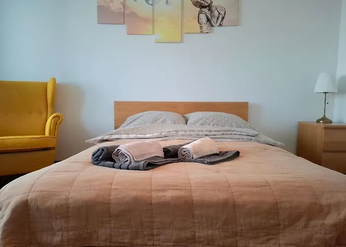 A Zen Getaway With Garage Parking *