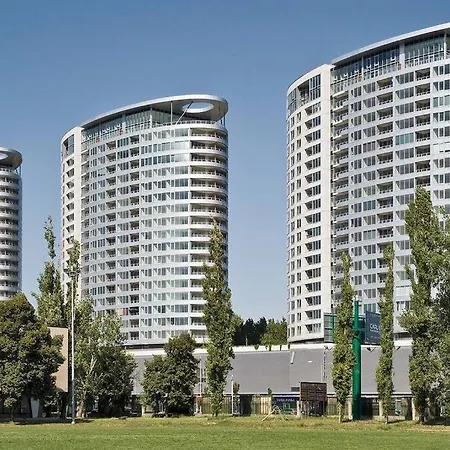 Апартаменти A Zen Getaway With Garage Parking