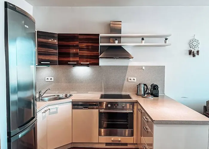 A Zen Getaway With Garage Parking Apartmán Bratislava